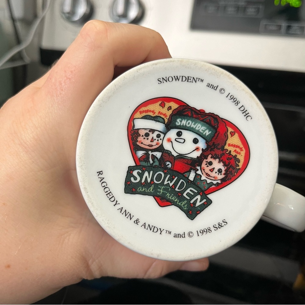 Raggedy Anne & Andy • Snowden & Friends Christmas Mug (1998) - Picture 2 of 5